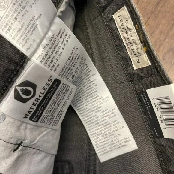 Levi's Premium | 501 Original High Rise Shorts - Picture 9 of 12